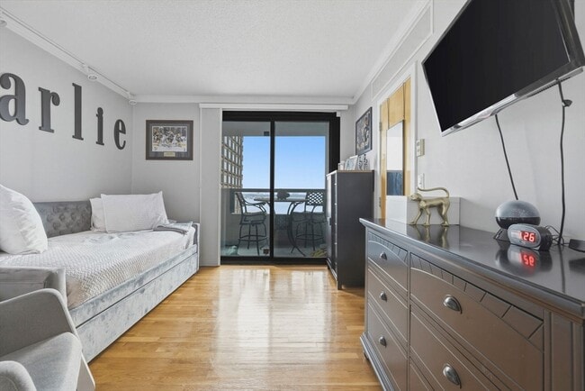 Building Photo - 65 E India Row