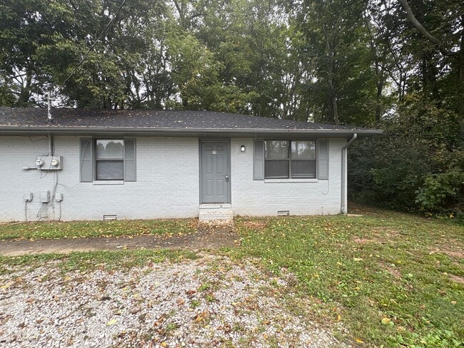 Building Photo - Renovated 2 Bedroom Duplex in Manchester!