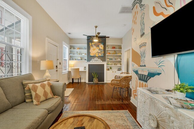 Building Photo - 307 W Waldburg Ln