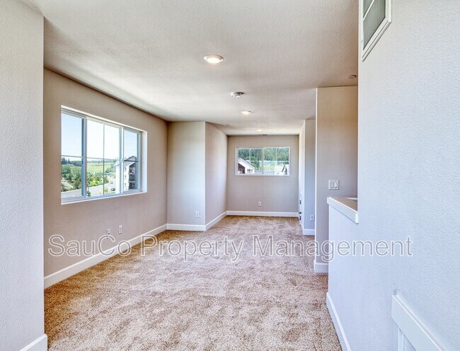 Building Photo - 17071 SW Friendly Ln