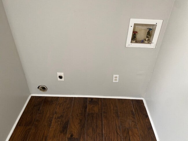 Building Photo - 21 Judson Cv