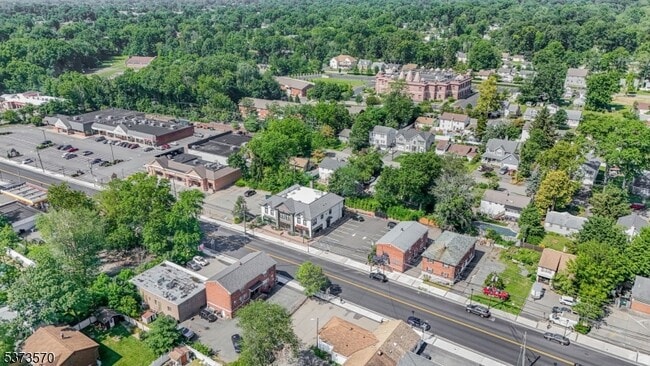 Building Photo - 9 N Beverwyck Rd