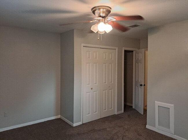 Building Photo - 1306 Leacrest Dr