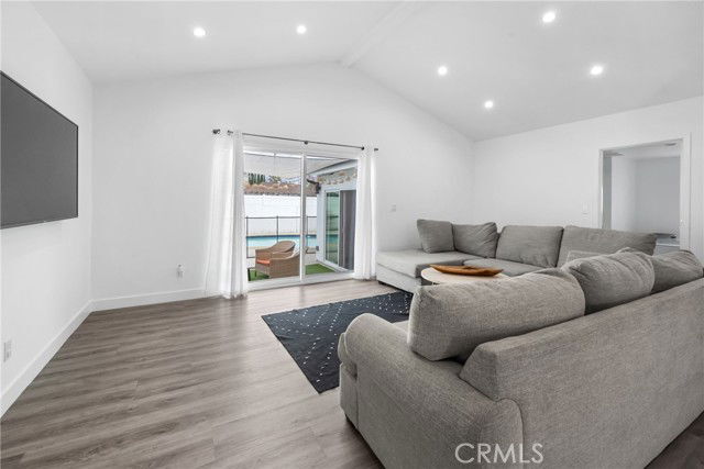 Building Photo - 18015 Collins St