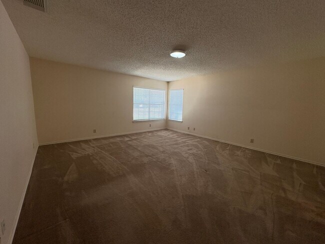Building Photo - Beautiful home on corner lot.