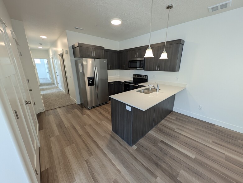 Building Photo - 3993 W Big Horn Dr