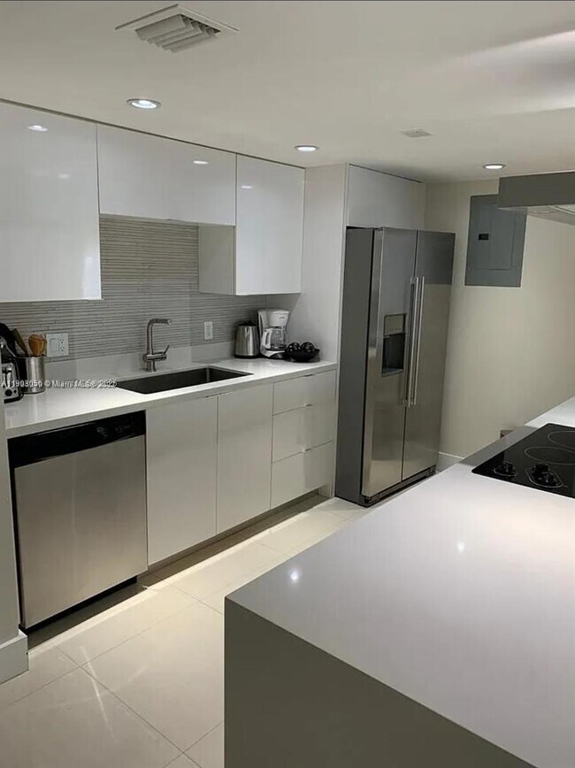 Building Photo - 150 Ocean Ln Dr