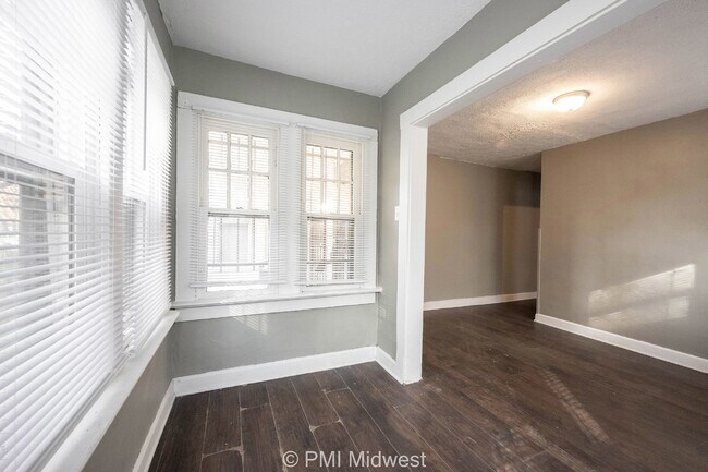 Building Photo - Charming 1 Bed Duplex with Full Bath in In...