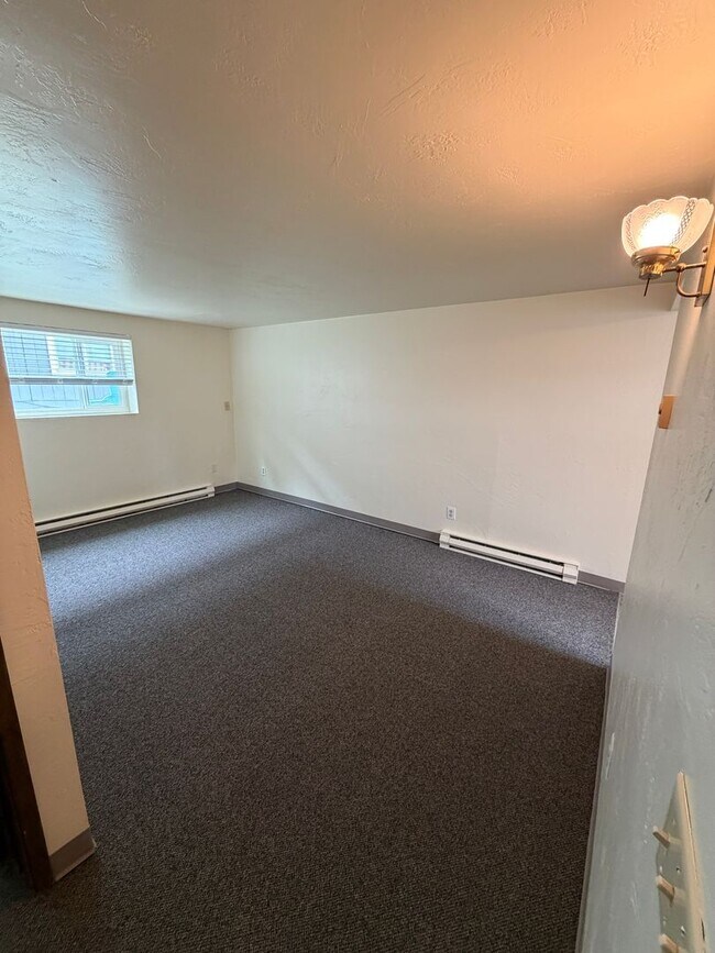 Building Photo - (907) Bluewood Apartments - 1 Bedroom / 1 Bath