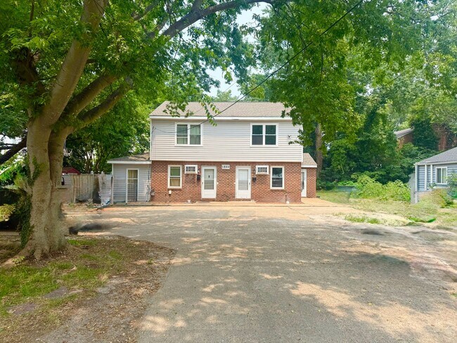 Building Photo - 1820 Parkview Ave