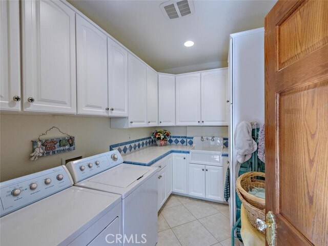 Building Photo - 27350 Cypress St