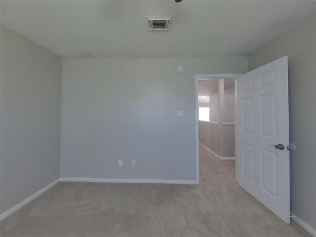 Building Photo - 3607 Lakeaires Ln