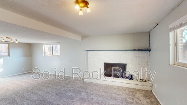 Building Photo - 6505 Wicklow Cir E
