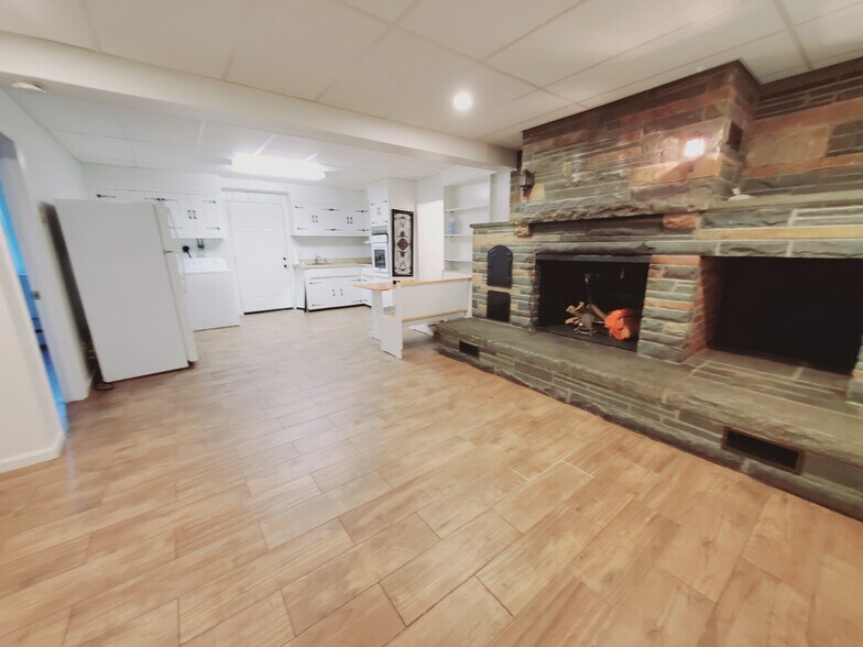 Building Photo - 47 Whitmore Ln