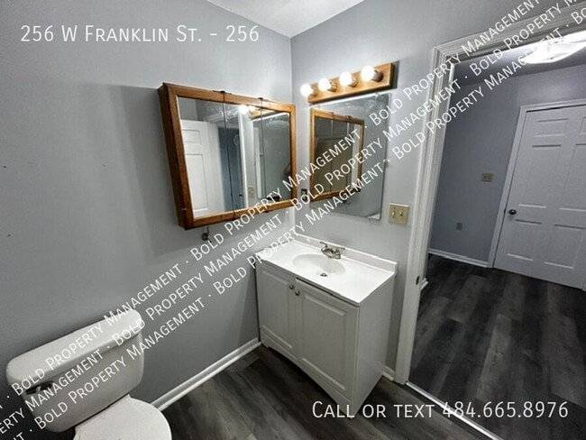 Building Photo - 256 W Franklin St