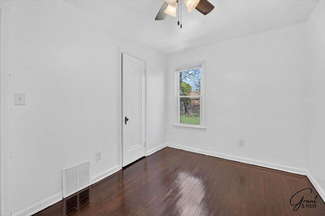 Building Photo - $1300 3 bedroom bungalow