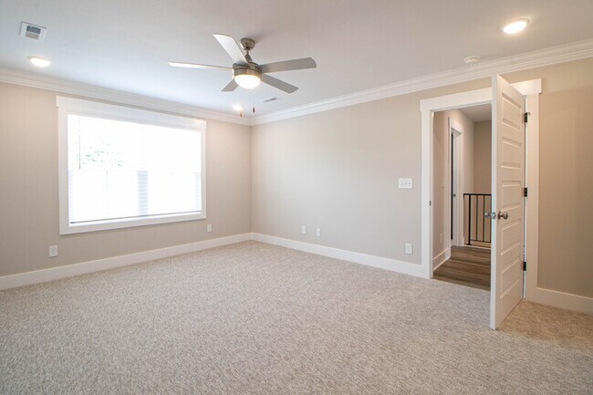 Building Photo - 166 Sango Dr