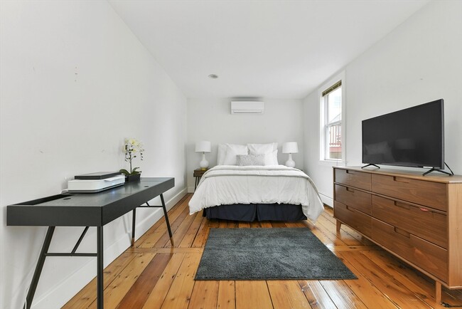 Building Photo - 93 Dresser St