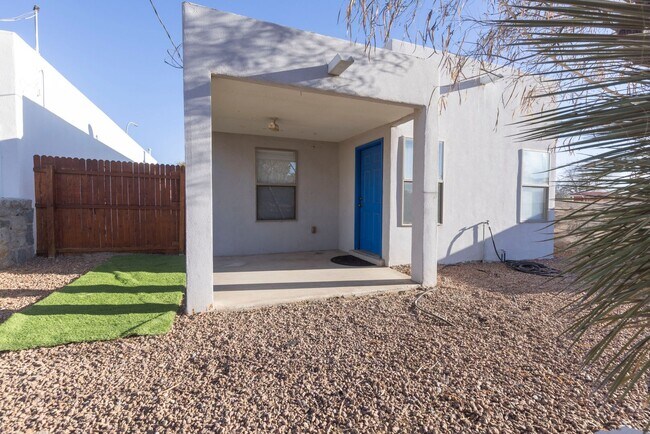 Building Photo - 1635 Spruce Ave