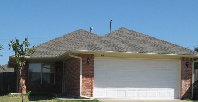 Building Photo - 3 BED 2 BATH 2 CAR GARAGE HOME- NW OKC