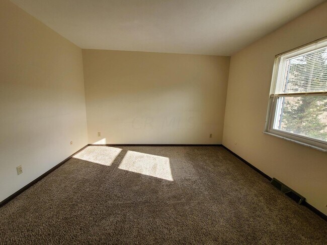 Building Photo - 5013 Godown Rd
