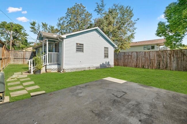 Building Photo - 402 Paschall St