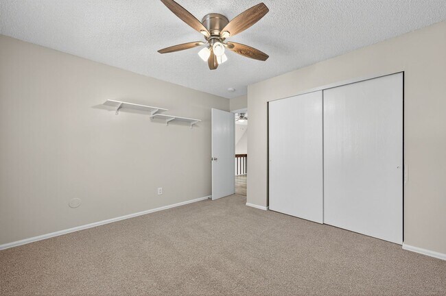 Building Photo - For Rent: Charming 4-Bedroom Tri-Level in ...