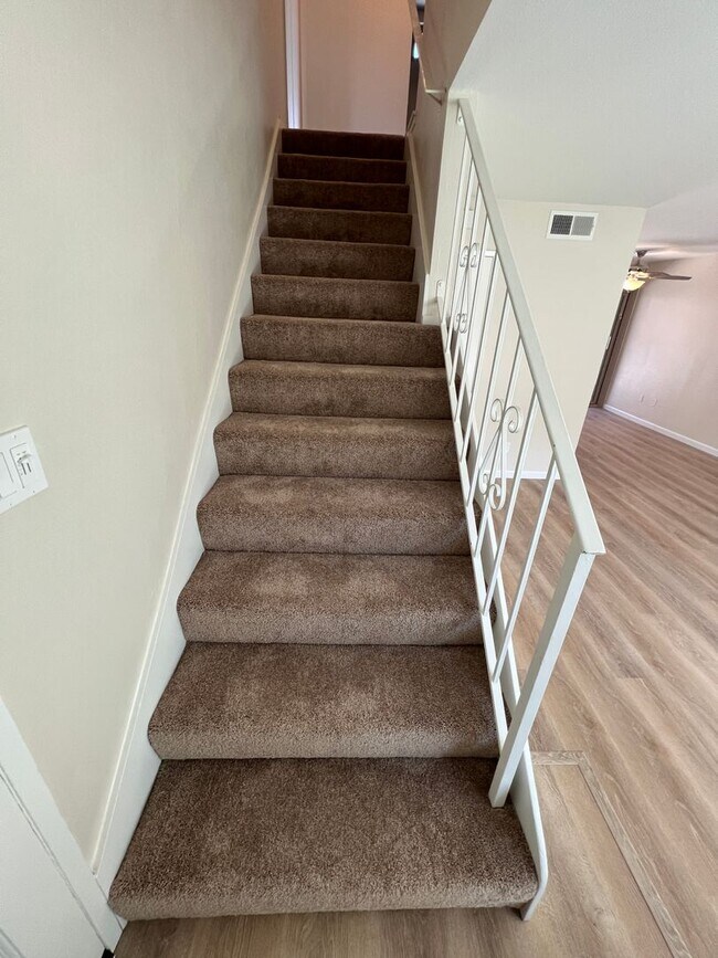 Building Photo - Gorgeous, Updated Todd Ranch Townhome