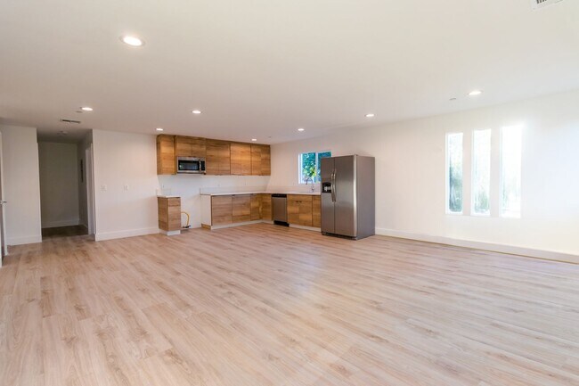 Building Photo - 5020 Pickford St