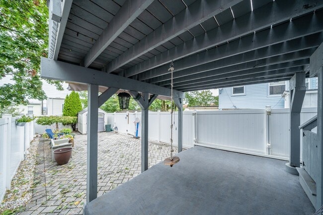 Building Photo - 67A Columbia Ave