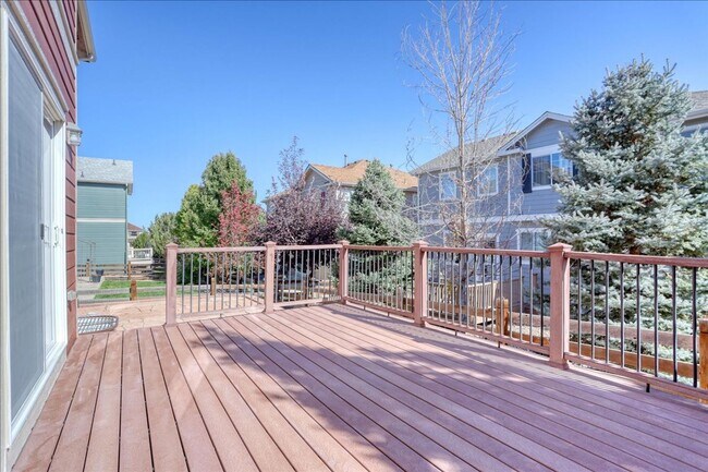 Building Photo - Awesome 3bed/3bath/2car garage on a quiet street in Aurora!