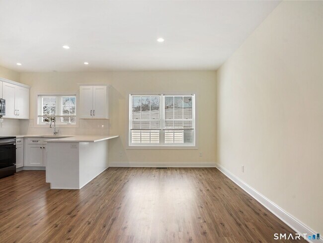 Building Photo - 6 Beacon Square