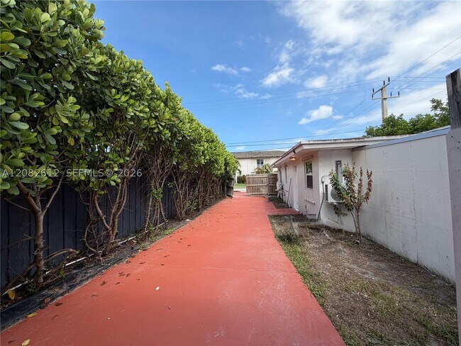 Building Photo - 4265 NW 5th Ave