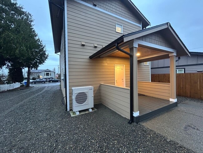 Building Photo - New build Beautiful 3bd, 2bath House in North Tacoma!