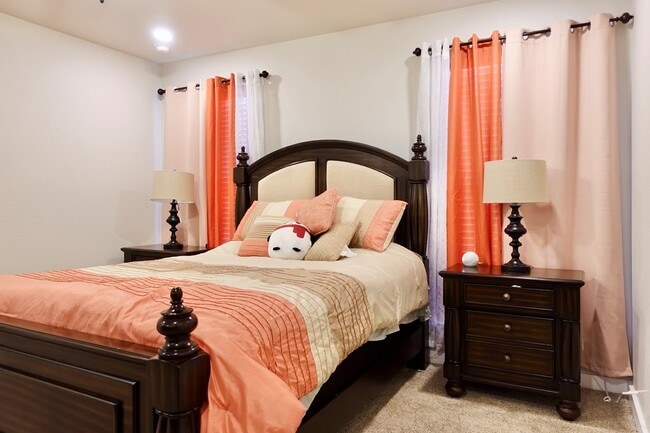 Building Photo - 413 Graze St