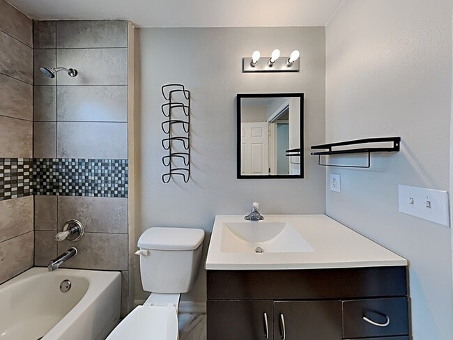 Building Photo - 14843 Astrolyn St