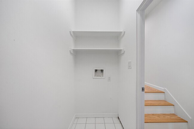 Building Photo - 2437 North Blvd