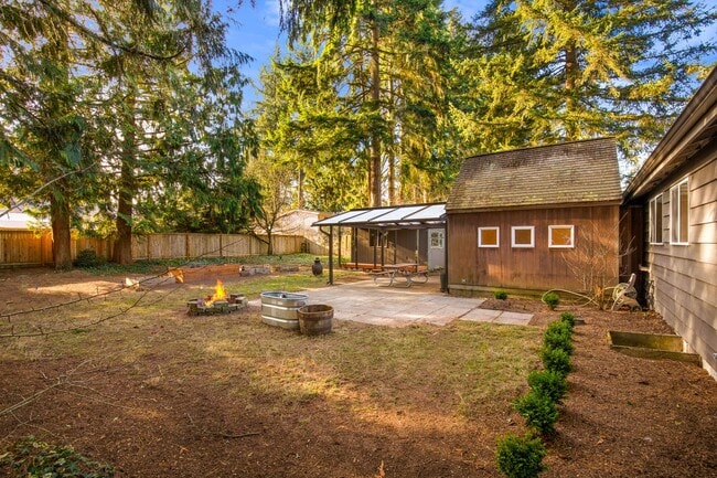 Building Photo - Beautifully remodeled rambler in Finn Hill