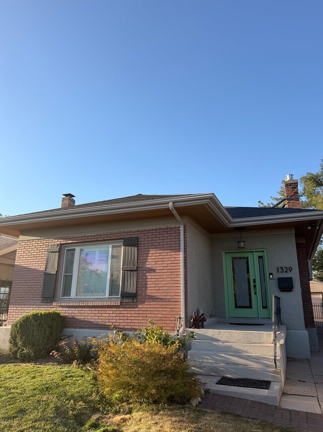 Building Photo - 1329 Browning Ave