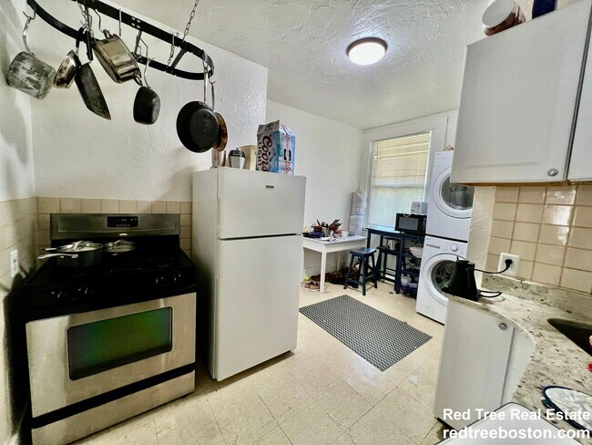 Building Photo - 4 Adella Pl