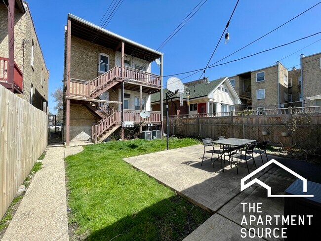 Building Photo - 3113 W Wilson Ave