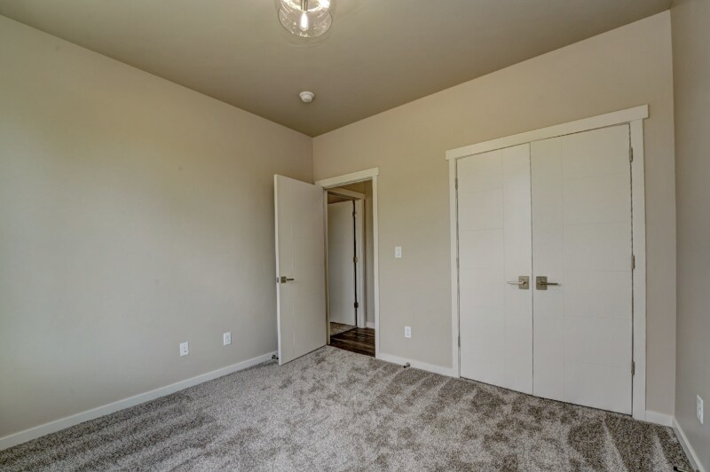 Building Photo - 2745 Eclipse Ave