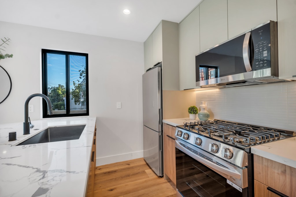 Building Photo - 651 N Wilton Pl