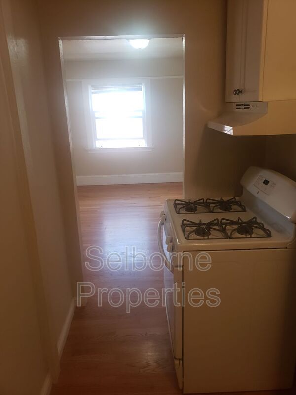Building Photo - 546 Merrimac St