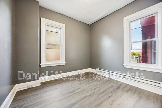 Building Photo - 330 Kerlin St