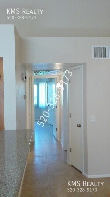 Building Photo - 5654 S Wood Crest Dr