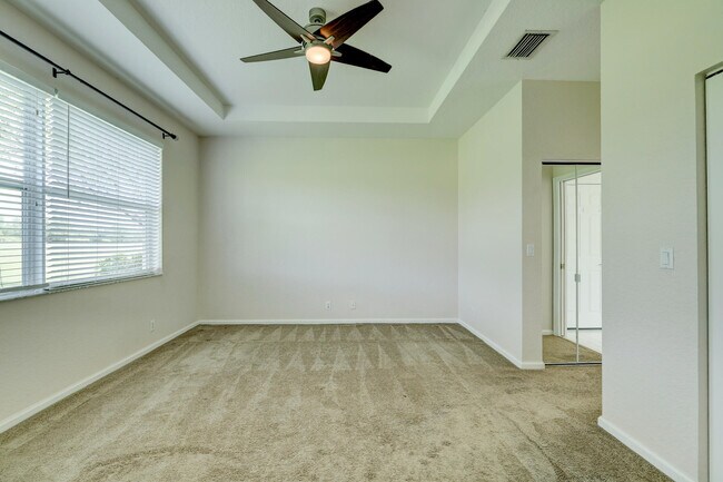Building Photo - 688 Stanford Ln