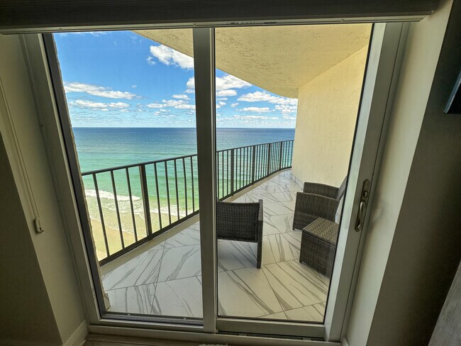 Building Photo - 5420 N Ocean Dr