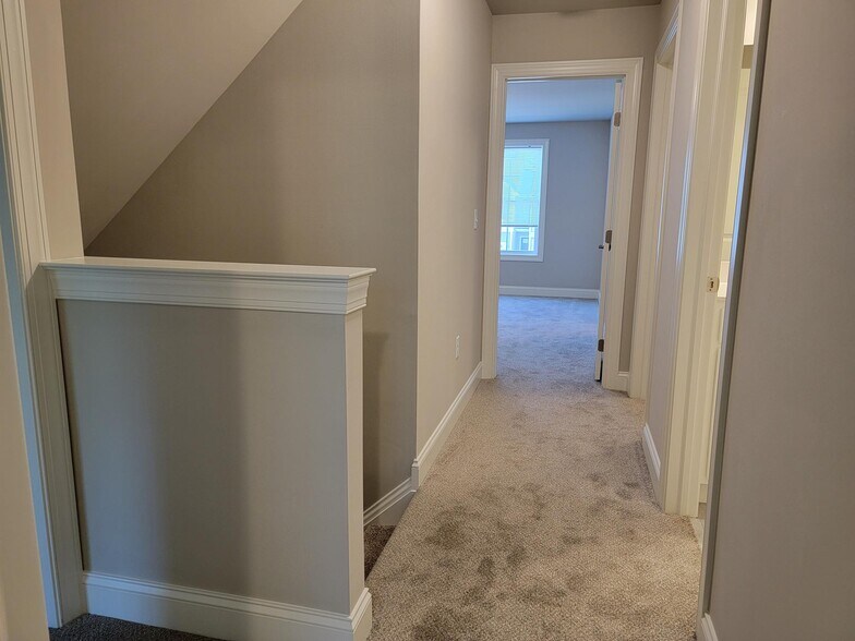 Building Photo - 205 Sage Blvd