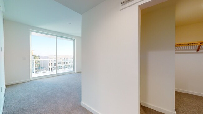 Building Photo - 920 N Osceola Ave